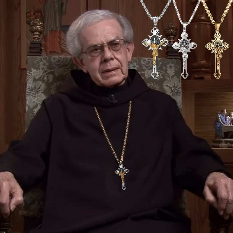 Colar com pingente de cruz de proteção ST.Benedict