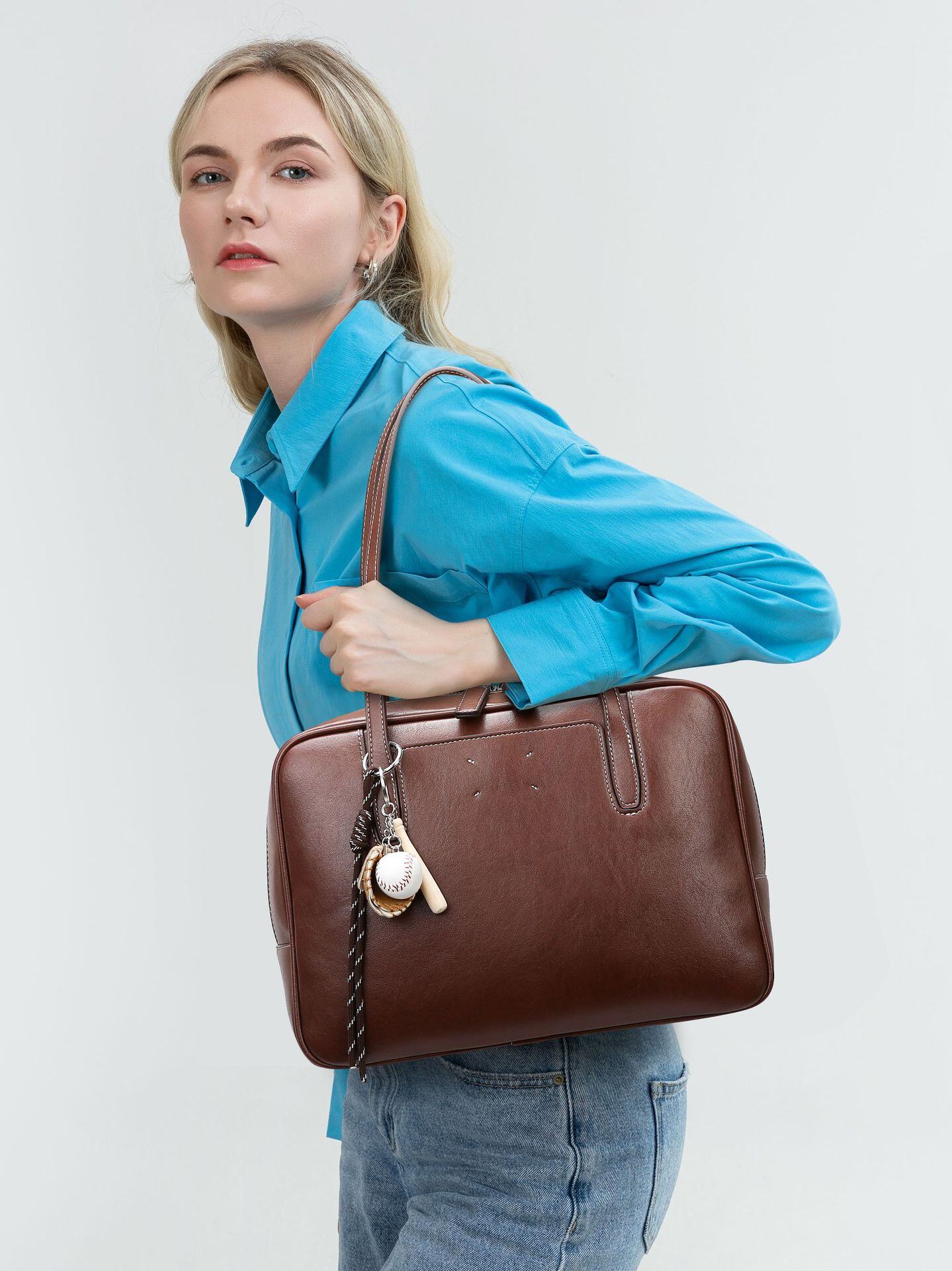 New shoulder bag: large capacity, retro style.