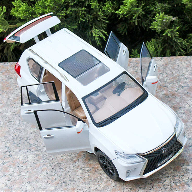 1:18 Lexus LX570 Die Cast