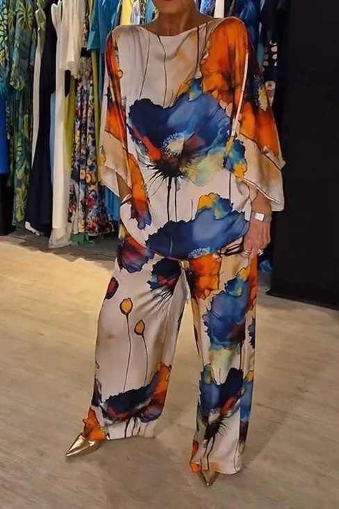 TERNO CASUAL DE CETIM ESTAMPADO COM GOLA REDONDA