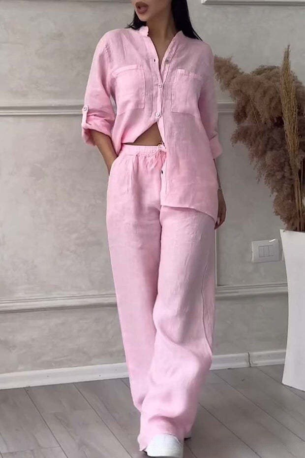 🌸Terno feminino de duas peças feito de algodão e linho. Camisa e calças fechadas com botões.