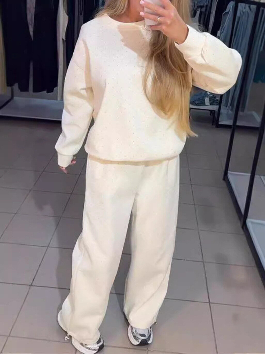 Conjunto de duas peças moletom com gola redonda + calça com cordão (com diamantes)