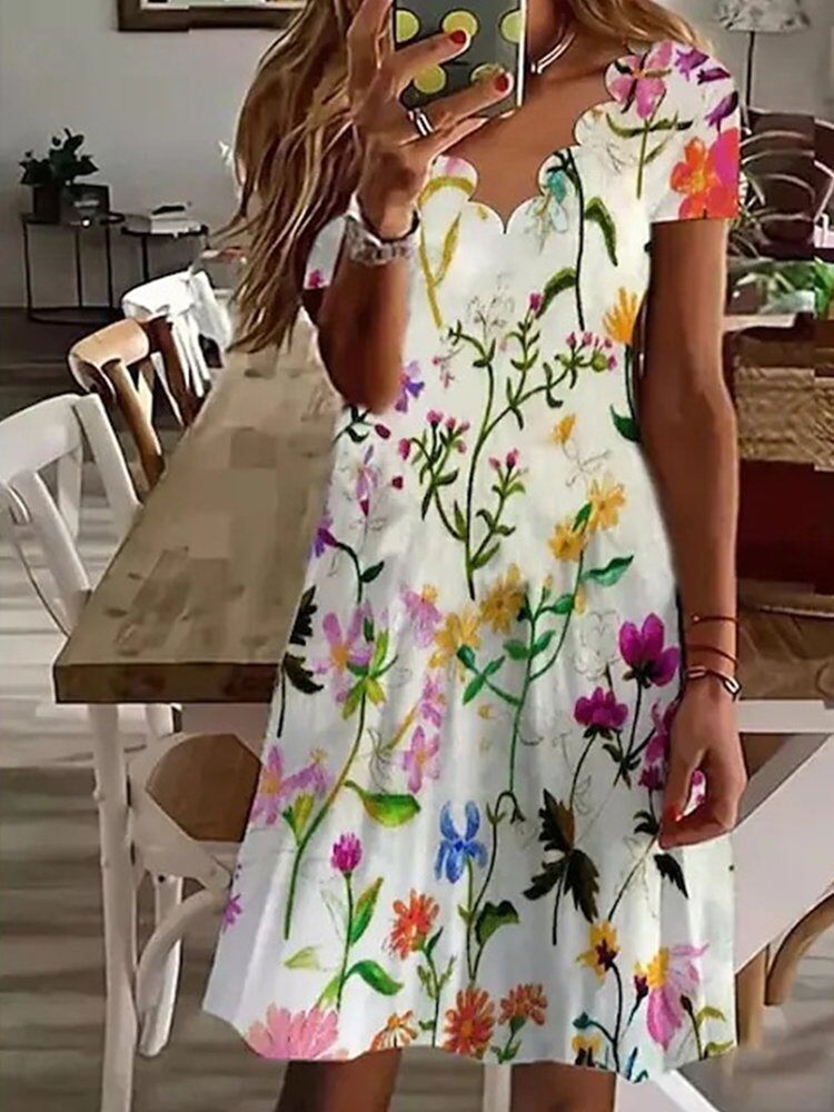 Празнична миди рокля с флорално деколте