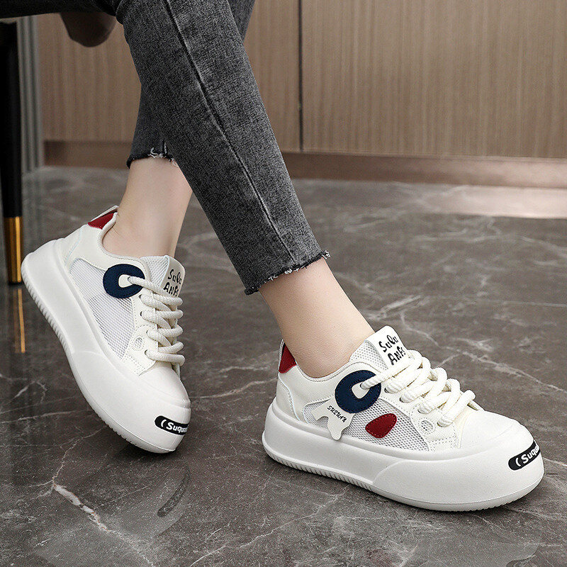 Novos sapatos femininos de couro com cor bloqueada resistente ao desgaste 2024 primavera e verão tênis casuais respiráveis ​​solas grossas e sapatos de moda crescentes