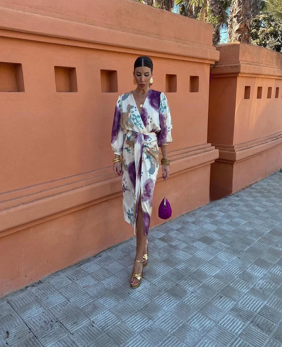 Elegante vestido roxo com decote em V 💜