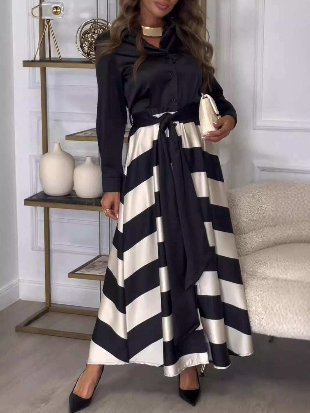 Vestido feminino listrado plissado com costuras