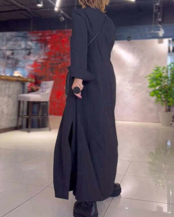 Vestido longo solto com fenda lateral e lapelas