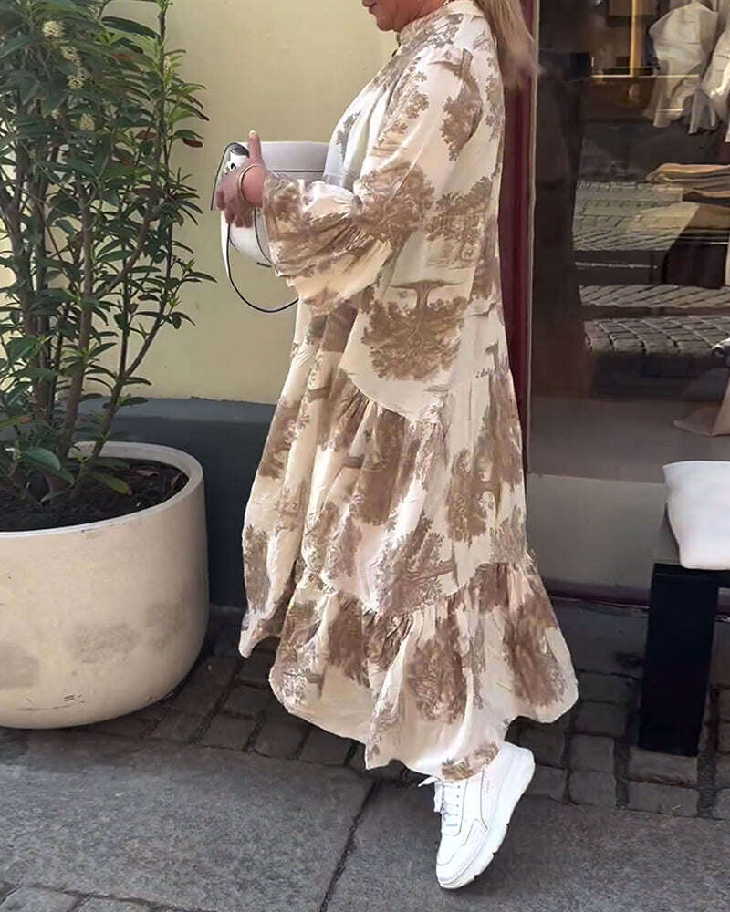 Рокля с V-образно деколте с щамповани камбанови ръкави и свободен панел