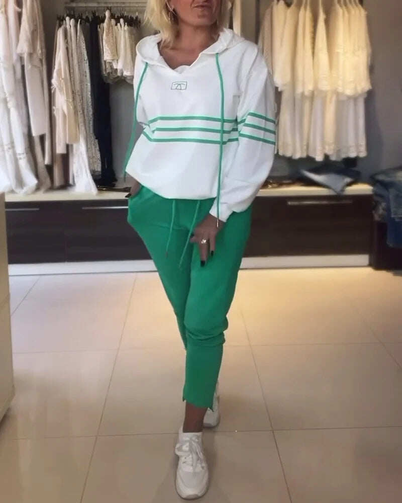 Conjunto de moletom com estampa listrada