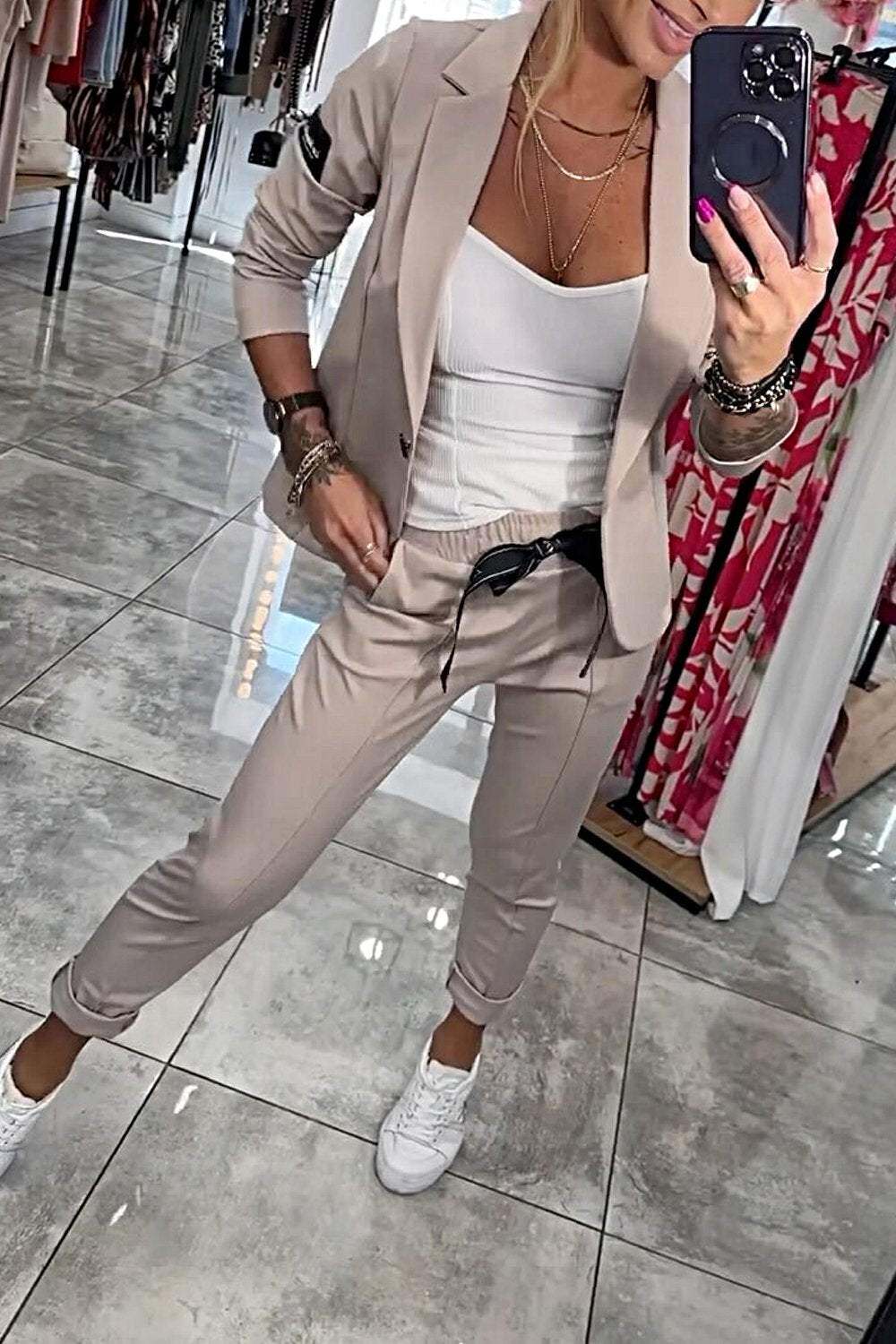 Conjunto feminino de duas peças com jaqueta e calça elástica