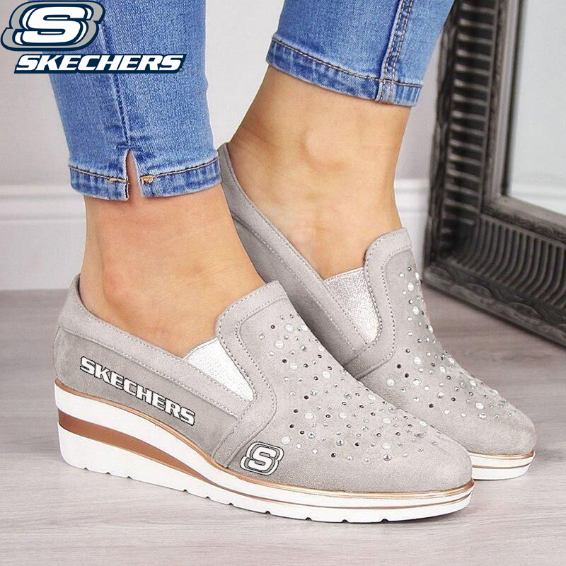 Novos sapatos ortopédicos de lazer femininos SKECHERS® com cunhas