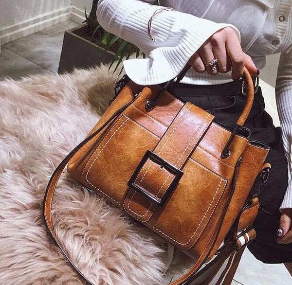 Bolsa em estilo retrô com fivela