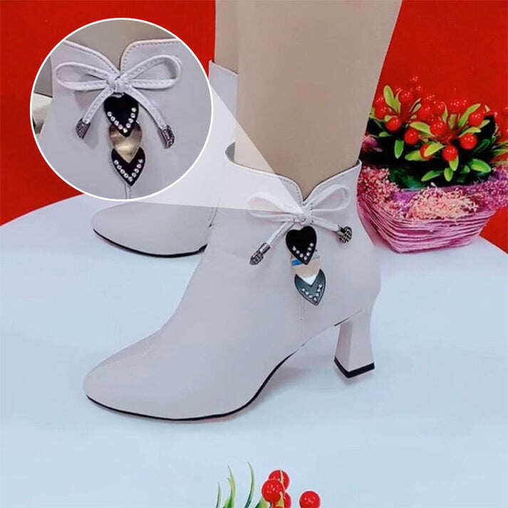 Botins modernos de bico fino com laço