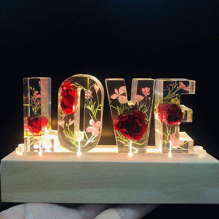 🌸Luz noturna de resina com flores feita à mão