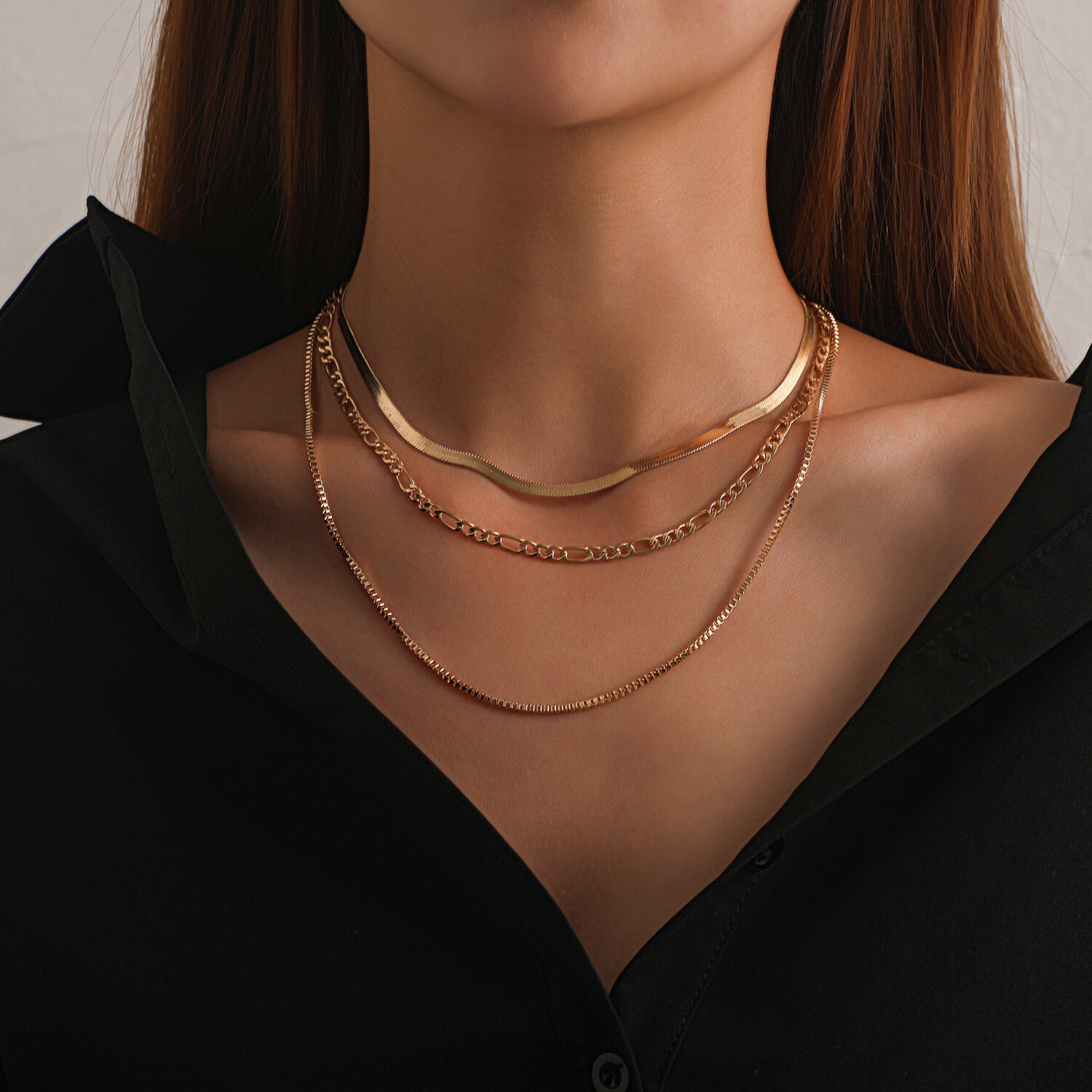 Colar geométrico de várias camadas para mulheres, gargantilha curta popular punk elegante