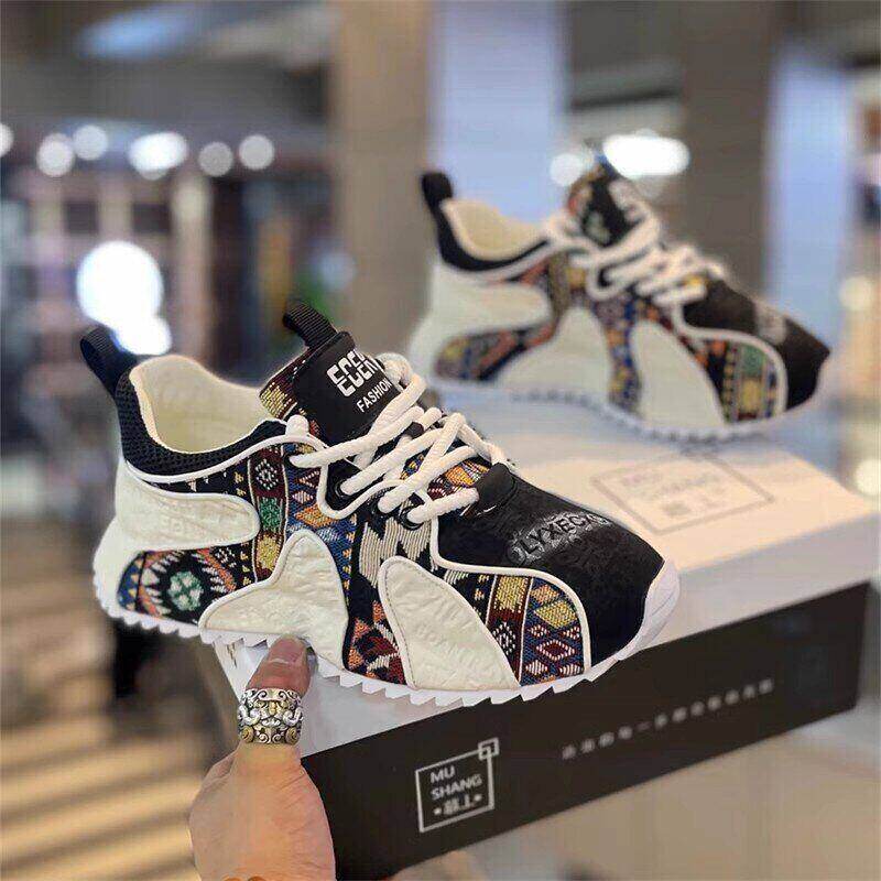 em 2024 sapatos casuais com costura bordada da moda