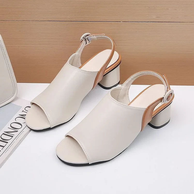 Sandálias femininas elegantes com salto grosso