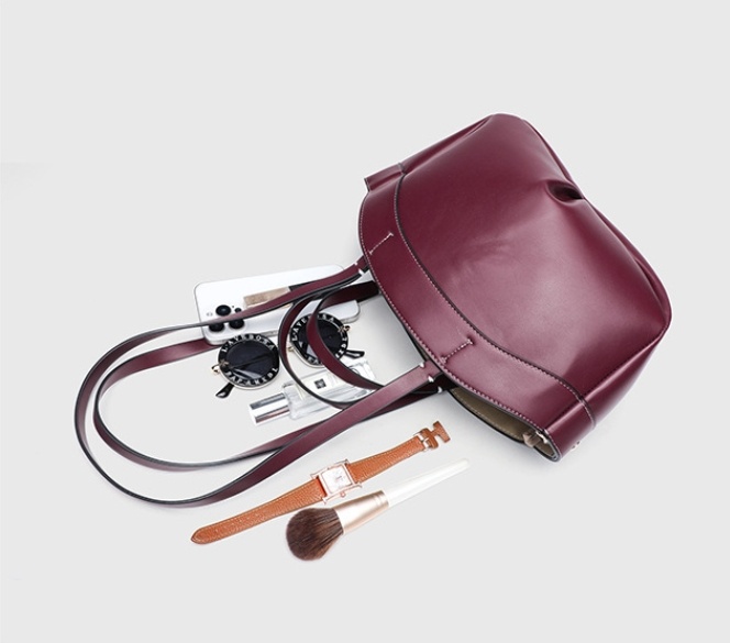 ZARA new handbag: large capacity, natural leather.