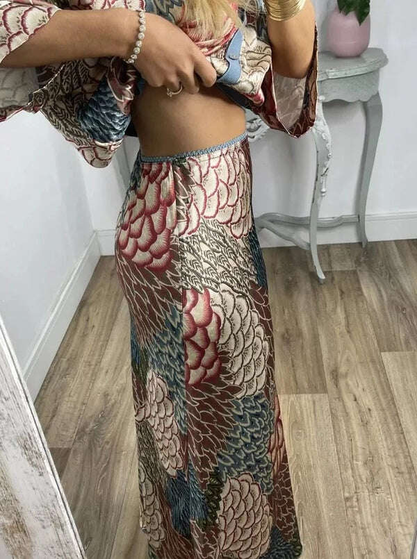 Conjunto elegante de blusa e saia com estampa de peixe e decote em V