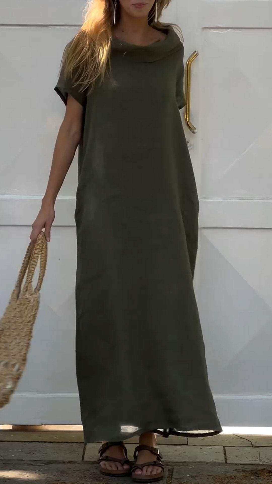 Vestido casual em algodão e linho com decote redondo e manga curta