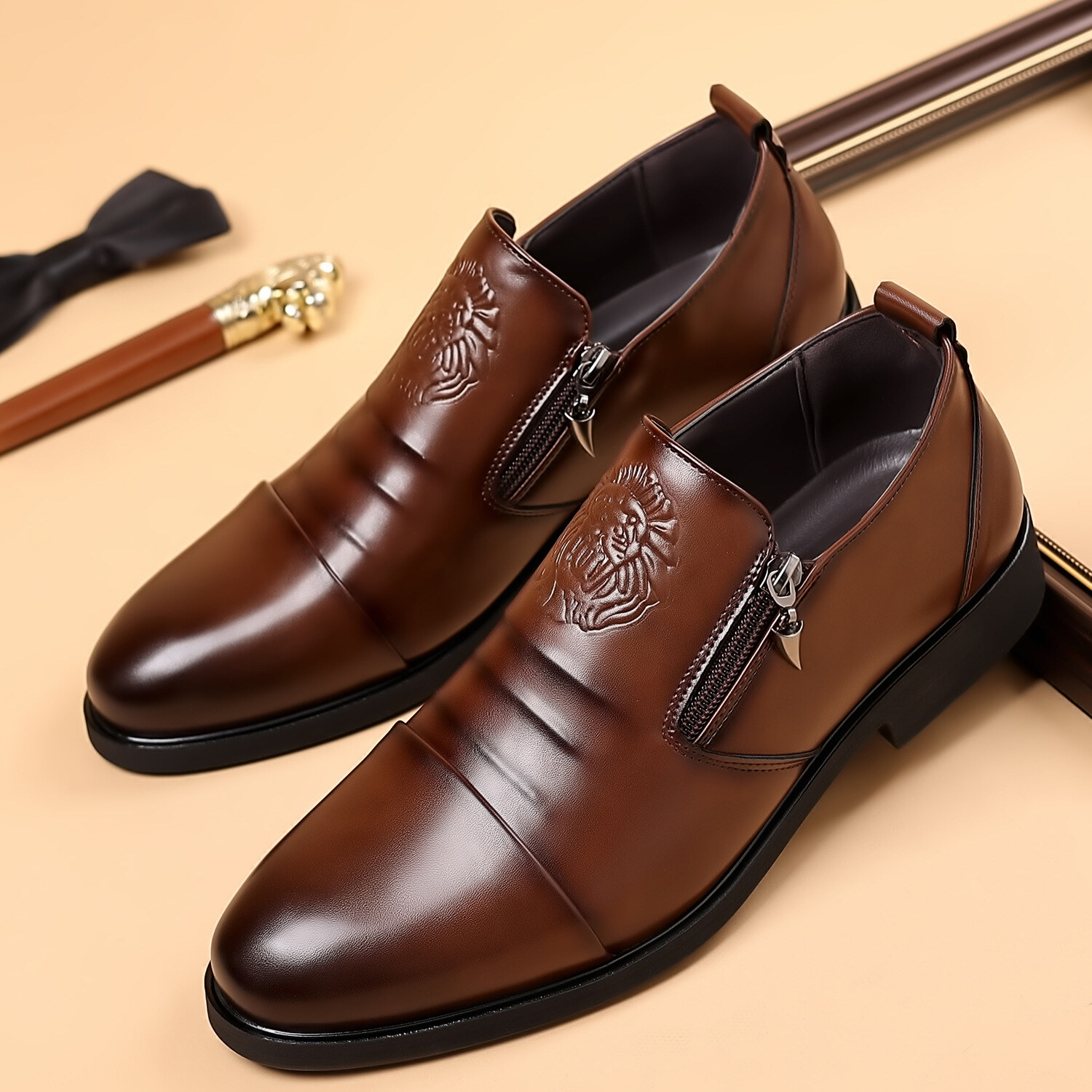 BOTAS DE COURO BORDADAS À MÃO ITALIANA COM ZÍPER