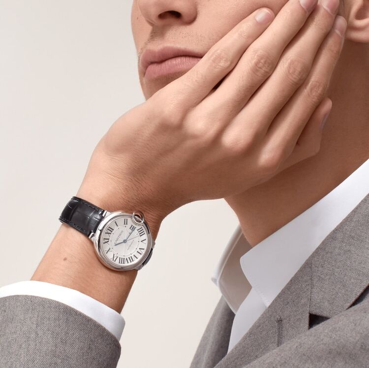 Reloj Ballon Bleu de Cartier, 33 mm, movimiento mecánico de carga automática.
