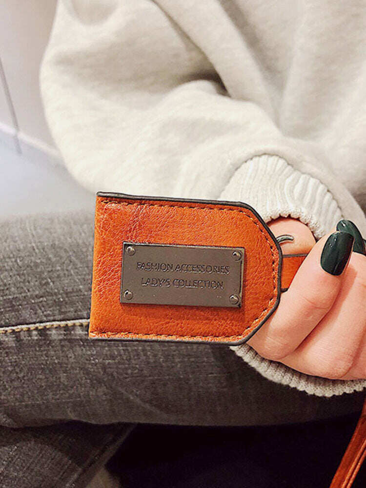 Bolsa feminina retrô rebitada Bolsa crossbody com grande capacidade