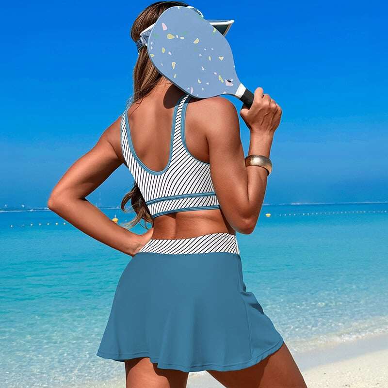 Modischer Bikini-Badeanzug mit Farbblockierung und Sportrock