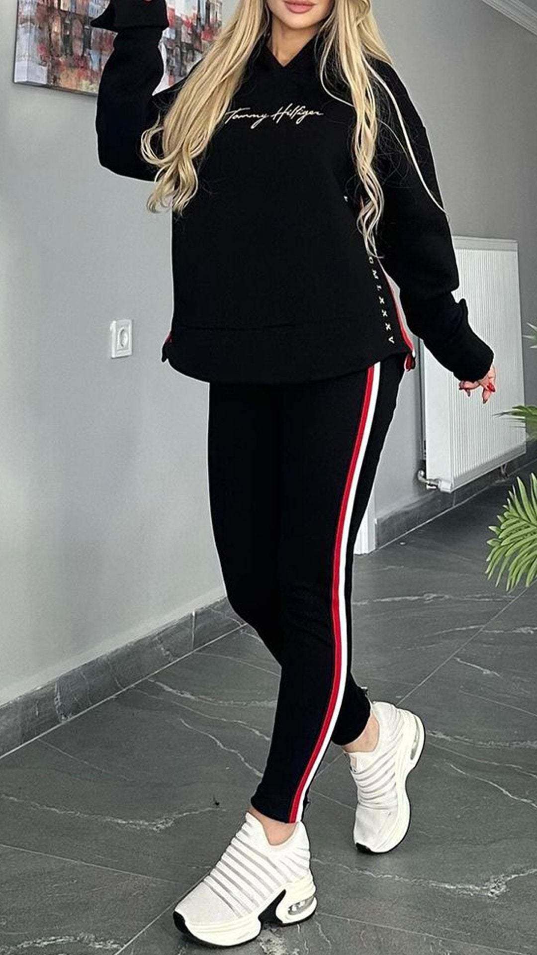 Fato casual listrado para mulher com mangas compridas e capuz