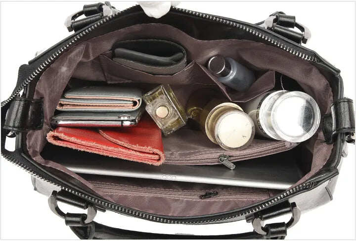 Uma bolsa grande simples e versátil