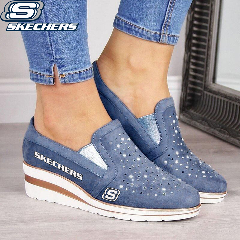 Novos sapatos ortopédicos de lazer femininos SKECHERS® com cunhas