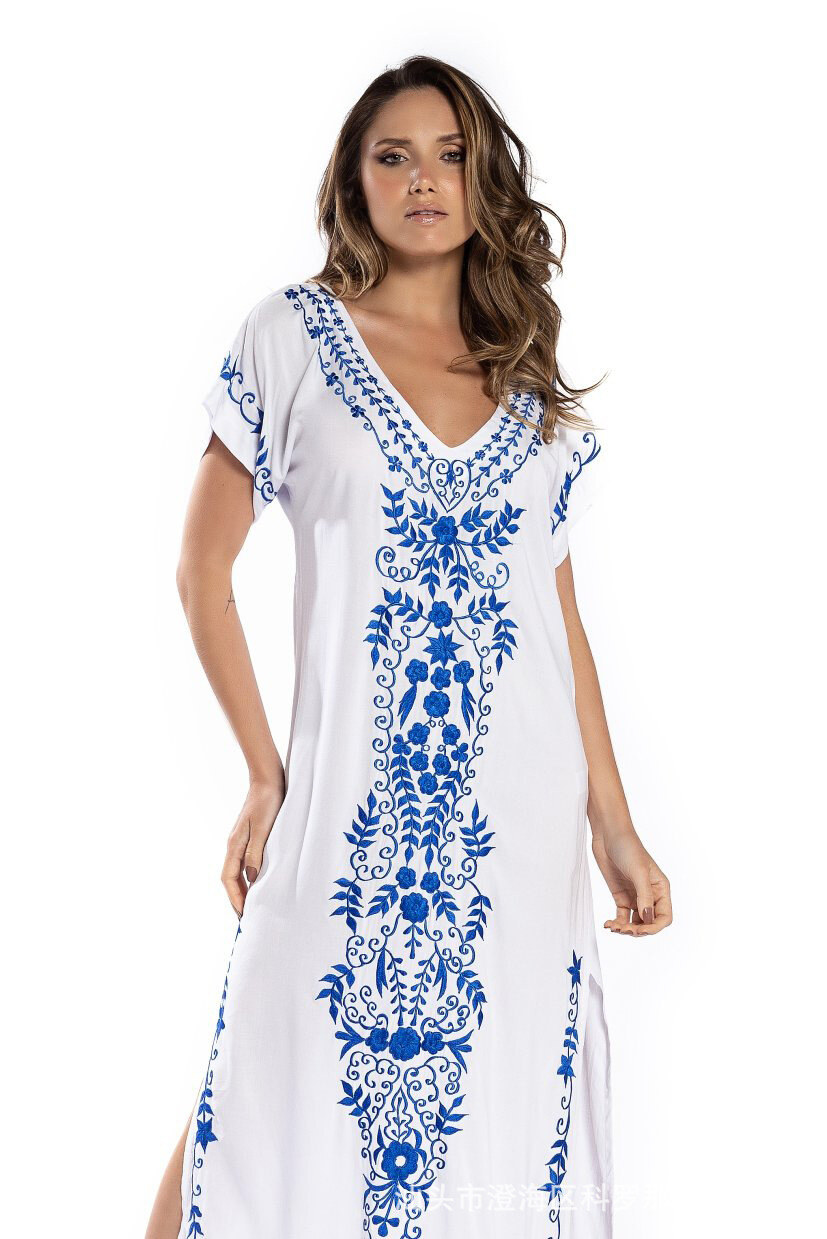 Novo vestido longo bordado de verão vestido de férias à beira-mar