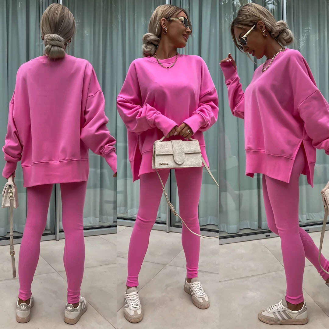 Um conjunto confortável de moletom e leggings oversize