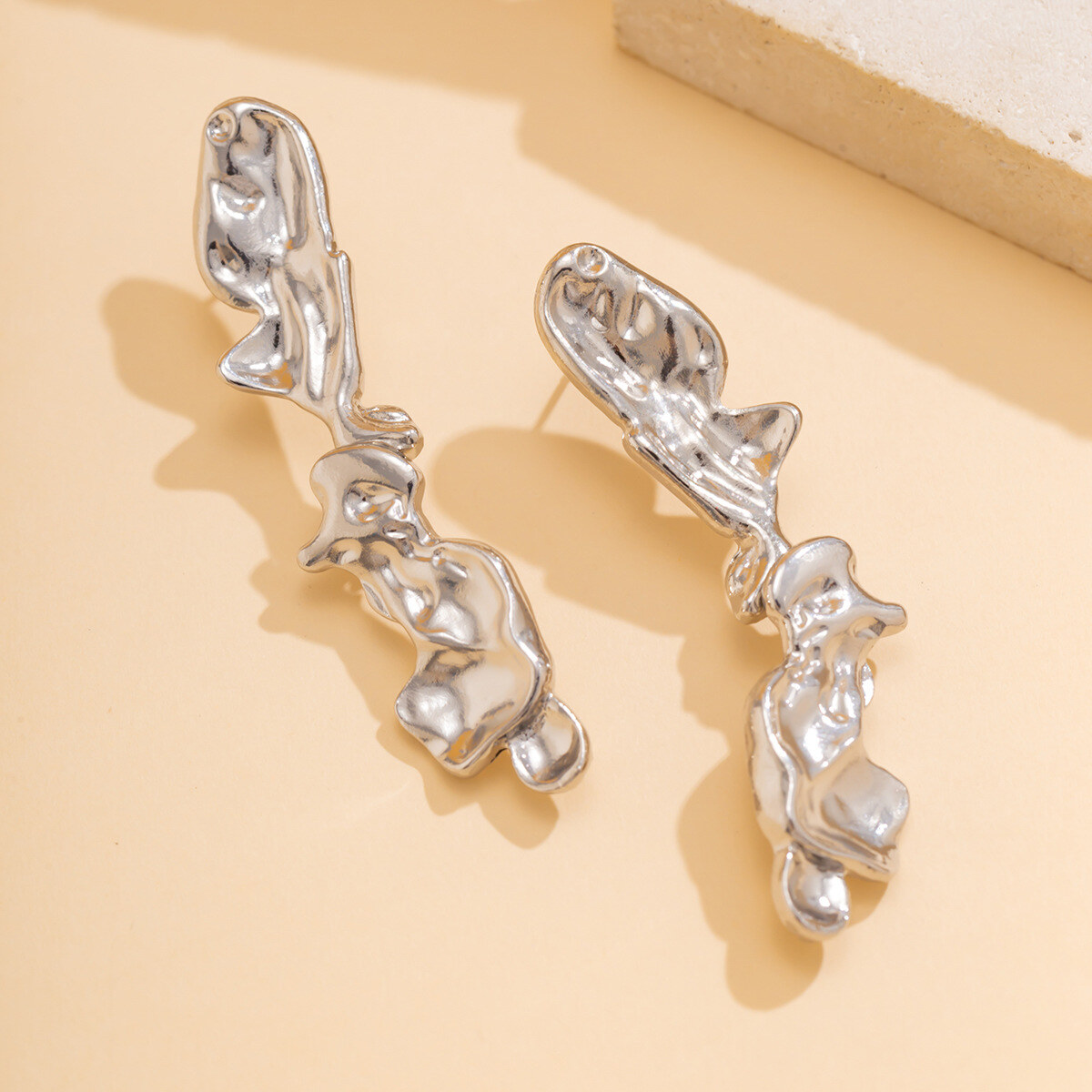 Moda líquida plissada irregular gargantilha nicho metal lava colar