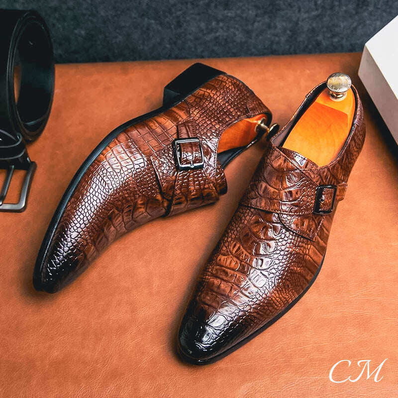 Sapatos de couro com fivela 