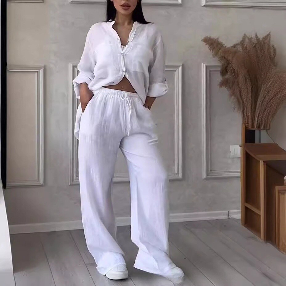 🌸Terno feminino de duas peças feito de algodão e linho. Camisa e calças fechadas com botões.