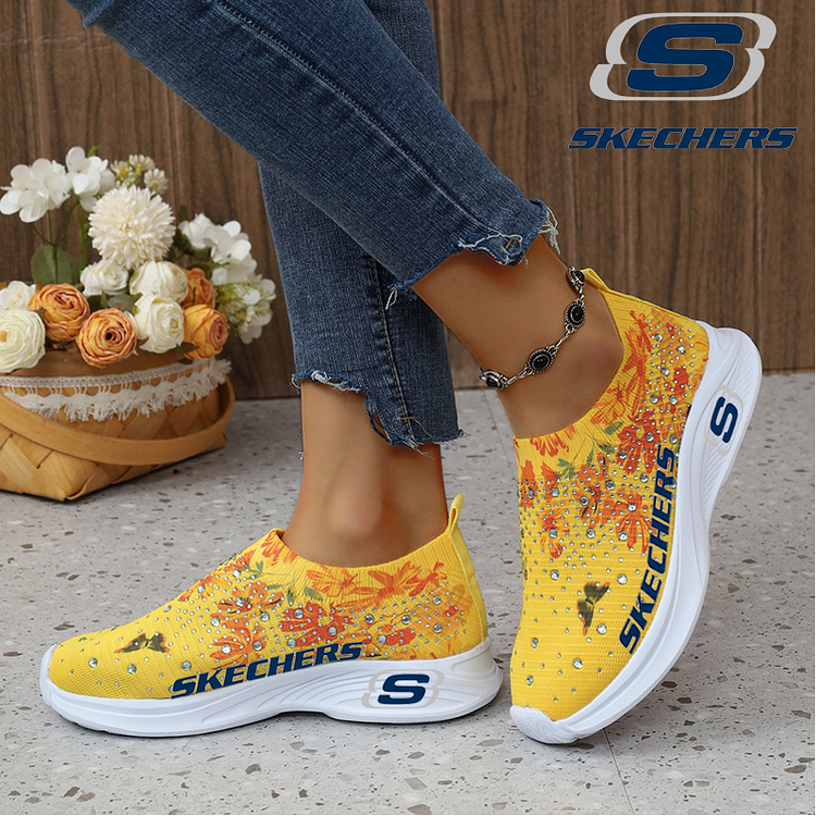 ODDYCHAJĄCE I WYGODNE DAMSKIE BUTY NA KOTURNIE SKECHERS® Z MIĘKKĄ PODESZWĄ