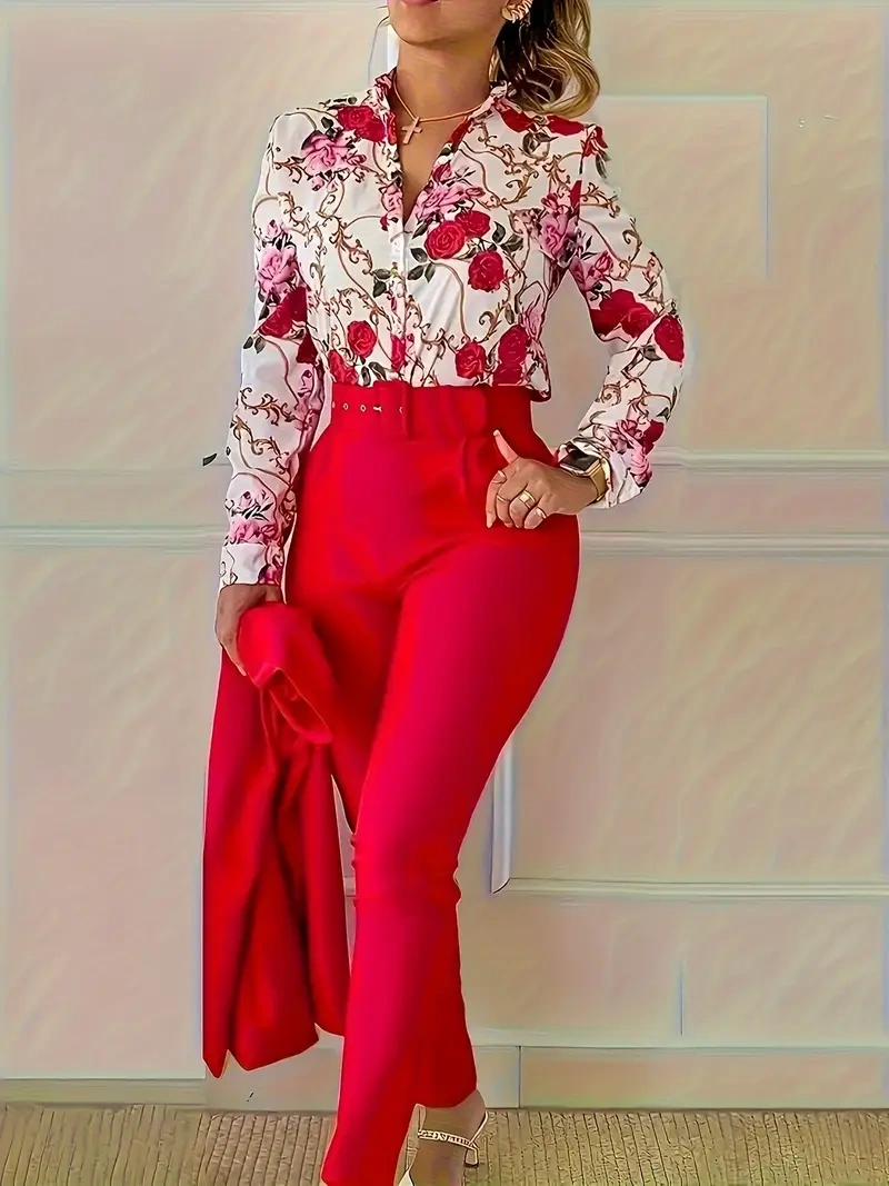 Conjunto elegante de duas peças – Blusa floral, calça com cinto, decote em V.