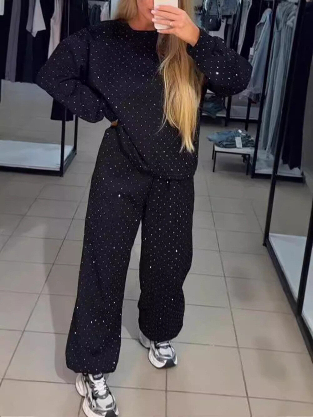 Conjunto de duas peças moletom com gola redonda + calça com cordão (com diamantes)