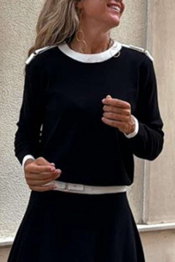 Elegante conjunto de duas peças em malha contrastante