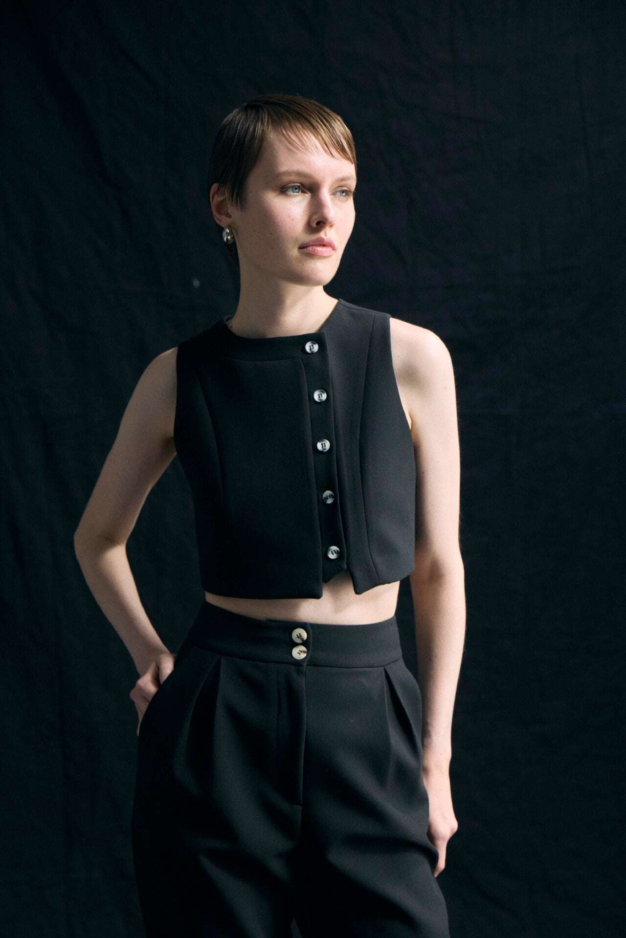 Conjunto de duas peças com top e calça com zíper