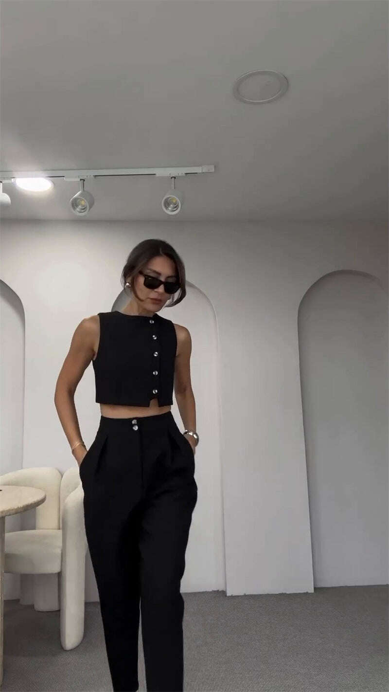 Conjunto de duas peças com top e calça com zíper