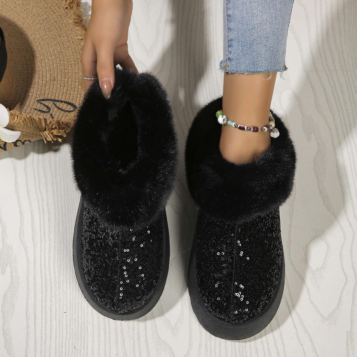 Sapatos plataforma elegantes e luxuosos com lantejoulas