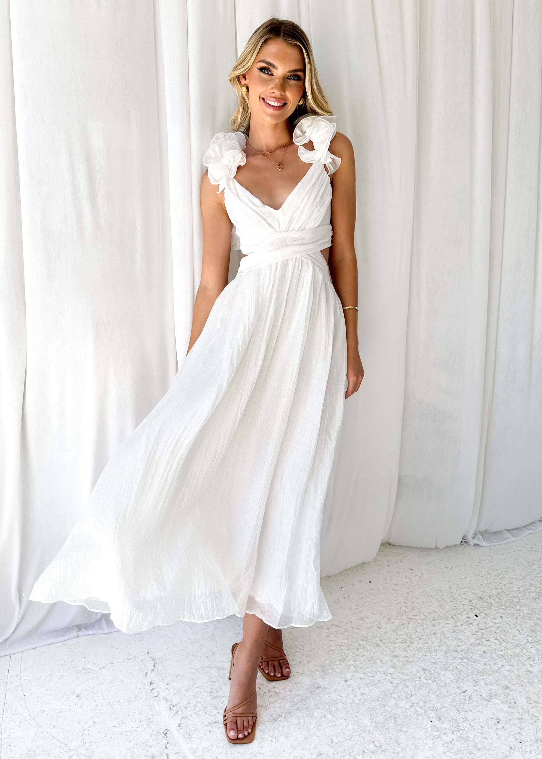 Vestido sexy sem costas em algodão e linho com alças ajustáveis