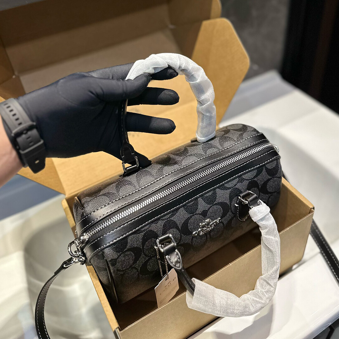 Bolsa de mão Coach Pillow Bag Crossbody multiuso