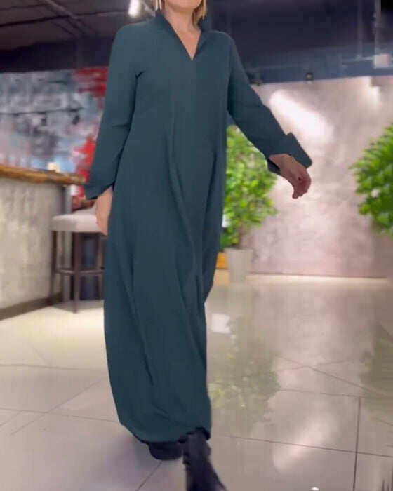 Vestido longo solto com fenda lateral e lapelas