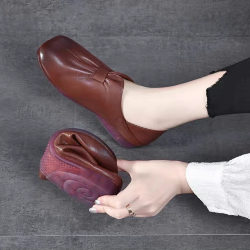 2025 novos sapatos de couro confortáveis ​​e baixos com sola macia