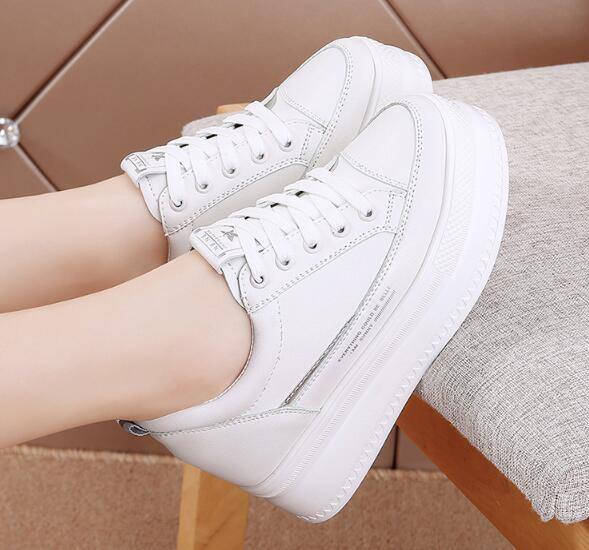 Sapatos elevados de couro microfibra de 7 cm