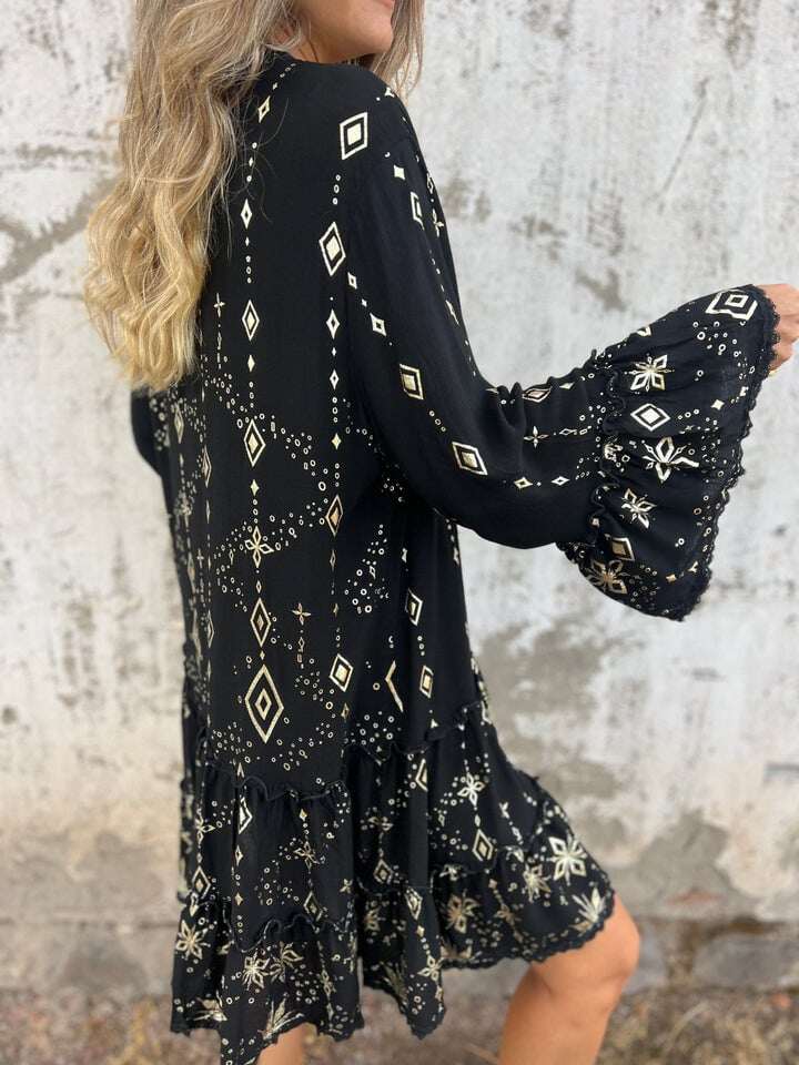 Venda imperdível 🔥 Vestido confortável com estampa elástica e decote em V