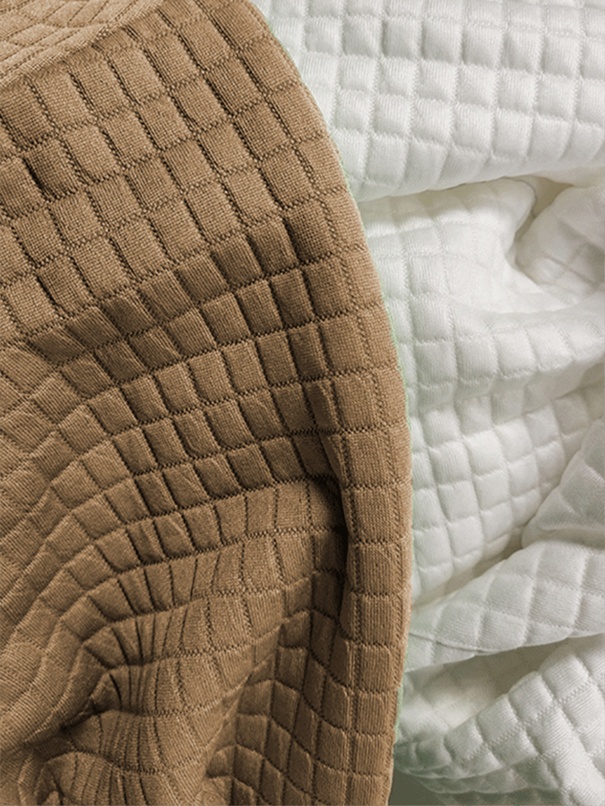 Sweatshirt de homem com estampado de letras vintage com colarinho e botão de verificação